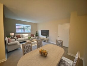 Rocklin Park Apartments in Rockville, MD - Foto de edificio - Building Photo