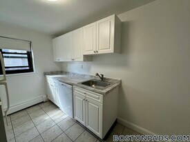 46 Harvard St in Brookline, MA - Building Photo