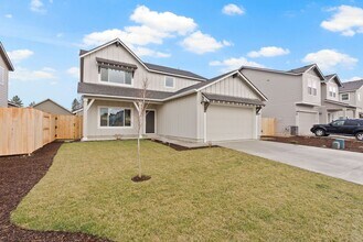 61624 SE Evie Dr in Bend, OR - Building Photo - Building Photo
