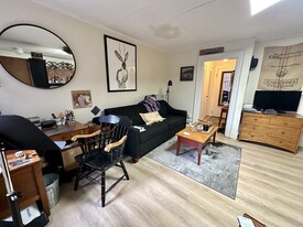 3 Fairfield St, Unit 2 Apartamentos