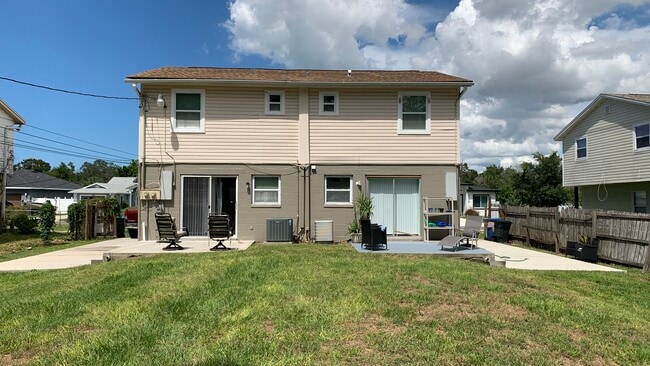 2138 19th Ave SW in Largo, FL - Foto de edificio - Building Photo