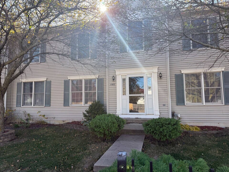 1103 E Shelbourne Dr in Normal, IL - Building Photo