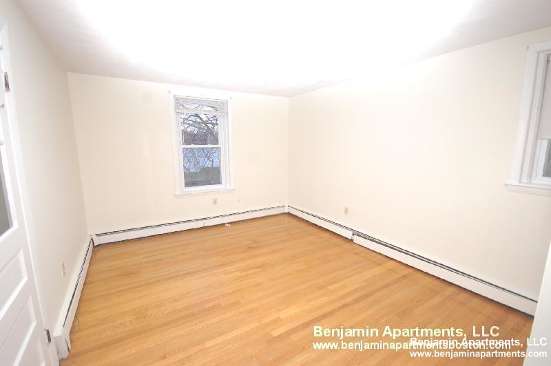 325 Tappan St in Brookline, MA - Building Photo