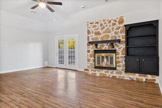 1104 S Hunters Glen Cir in Edmond, OK - Building Photo - Building Photo