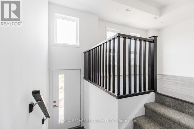 70 Kenesky Dr in Hamilton, ON - Building Photo - Building Photo