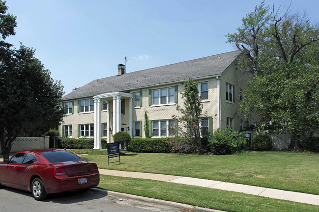 Colonial Manor Apartments in Oklahoma City, OK - Building Photo - Building Photo