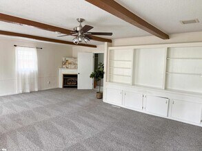 8 Charing Cross Rd in Taylors, SC - Building Photo - Building Photo