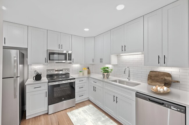 Indian Creek Apartments and Townhomes in Cincinnati, OH - Building Photo - Building Photo