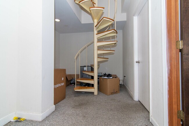 448 Park Dr, Unit 4 in Boston, MA - Foto de edificio - Building Photo