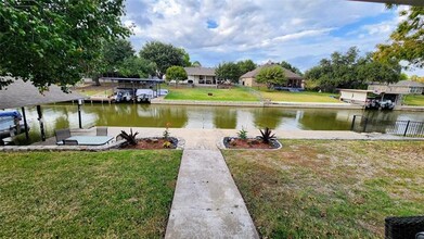 3707 Lake Vista Ct in Granbury, TX - Building Photo - Building Photo