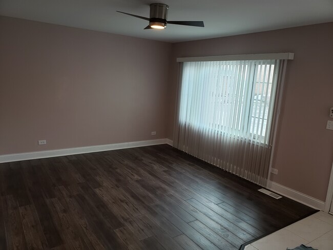 2142 Rugen Rd in Glenview, IL - Building Photo - Building Photo