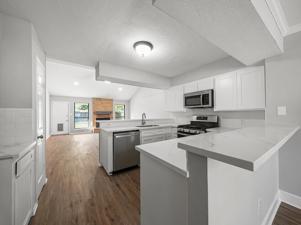 327 Muirwood Ln in Sugar Land, TX - Building Photo