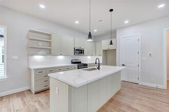 9428 Campbell Rd in Houston, TX - Building Photo - Building Photo