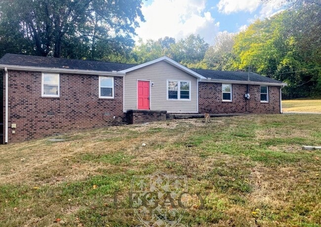 property at 8705 Saundersville Rd