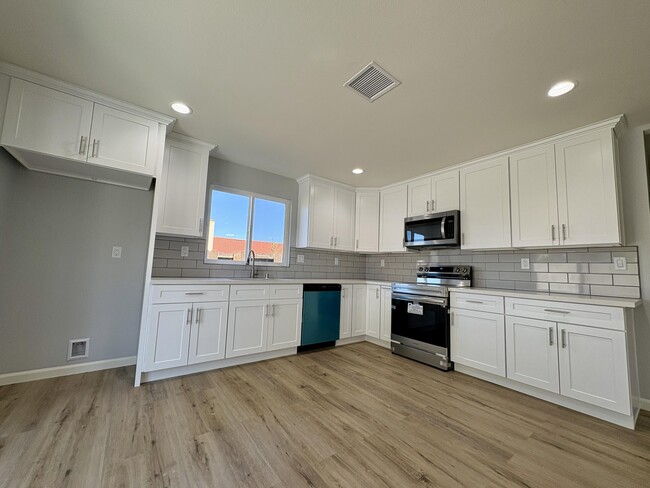37132 Kendrick Cir in Palmdale, CA - Building Photo - Building Photo