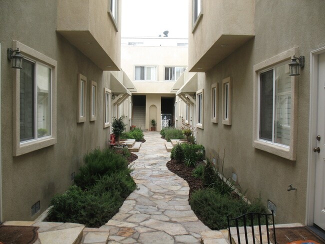 3632 2nd St, Unit 7 in Long Beach, CA - Building Photo - Building Photo