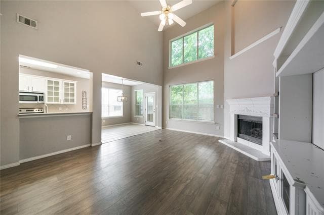 property at 2312 Geneva Ln