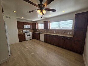 1838 S Grand Ave in San Pedro, CA - Building Photo - Interior Photo