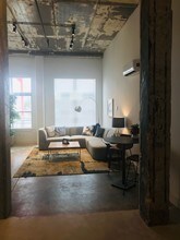 SOUTH SIDE Living + Maker Spaces in San Antonio, TX - Foto de edificio - Building Photo