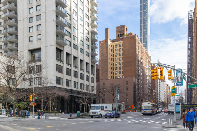 Excelsior Apartments in New York, NY - Building Photo - Building Photo