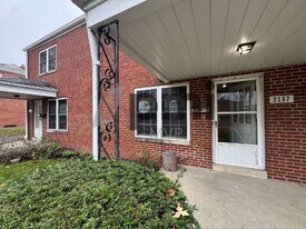 2137 Ridgeview Rd in Upper Arlington, OH - Building Photo