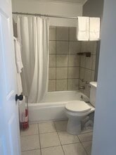 1832 Gilmartin St in Flint, MI - Building Photo - Building Photo