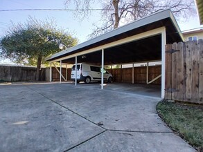 70 Dean Rd, Unit 70 Dean in Sacramento, CA - Foto de edificio - Building Photo