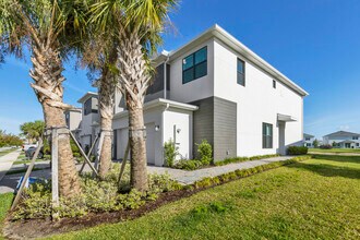 14075 SW Thorens Dr in Port St. Lucie, FL - Building Photo - Building Photo