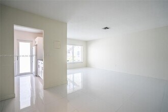 1940 Biarritz Dr in Miami Beach, FL - Building Photo - Building Photo