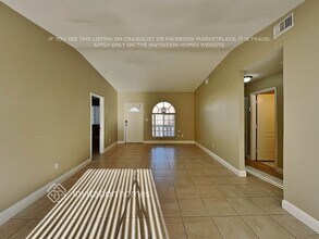 17241 NW 74th Ave in Hialeah, FL - Building Photo - Building Photo