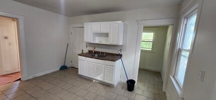 1655 State St, Unit 1F in Hamden, CT - Building Photo - Building Photo