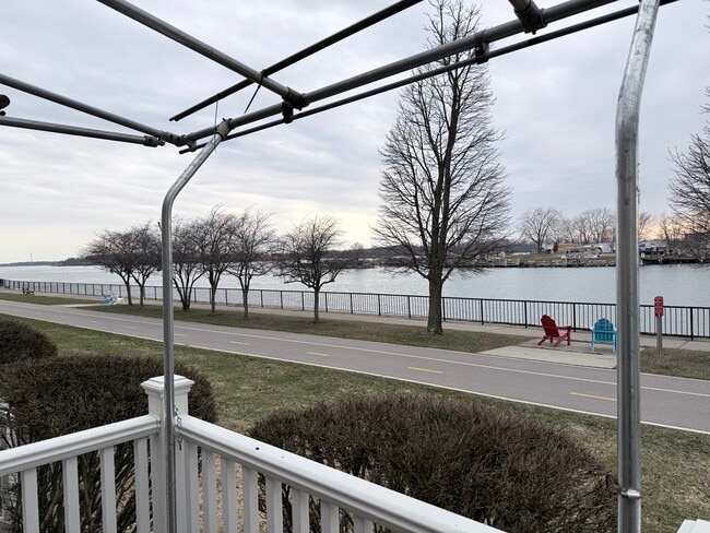 property at 140 Niagara Shore Dr