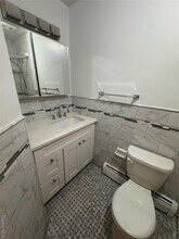 43-04 72nd St in Queens, NY - Foto de edificio - Building Photo