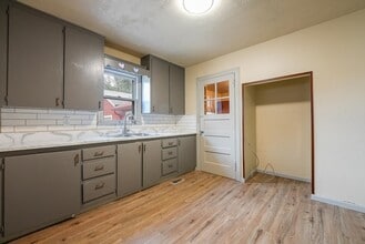 1405 Edgemoor Dr in El Dorado, KS - Building Photo - Building Photo