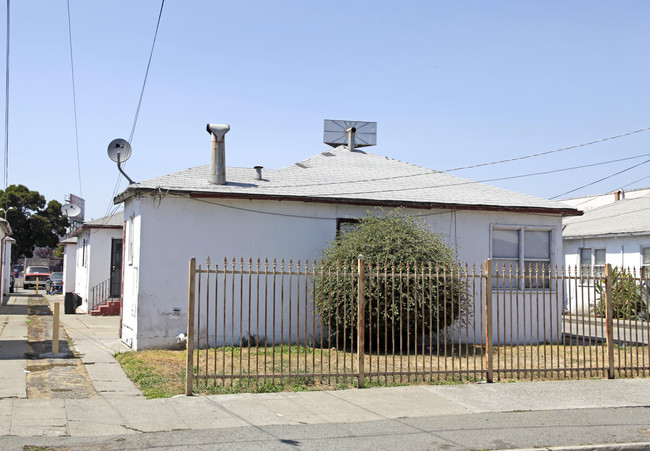 1269-1301 75th Ave in Oakland, CA - Foto de edificio - Building Photo