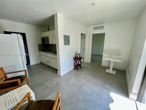 2180 NW 23rd Ct in Miami, FL - Building Photo - Building Photo