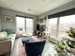 40 B St, Unit 410 in Boston, MA - Foto de edificio - Building Photo