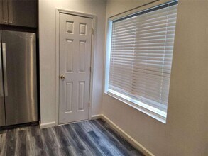 325 Sunderland Way in Stockbridge, GA - Foto de edificio - Building Photo