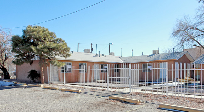 3208-3212 Comanche Rd NE in Albuquerque, NM - Foto de edificio - Building Photo