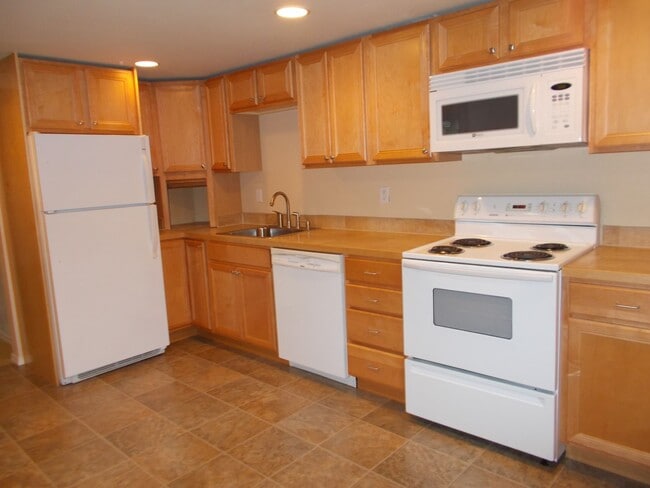 18124 62nd Ave NE in Kenmore, WA - Building Photo - Building Photo