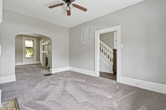 812 Ernie St in Pittsburgh, PA - Building Photo - Building Photo