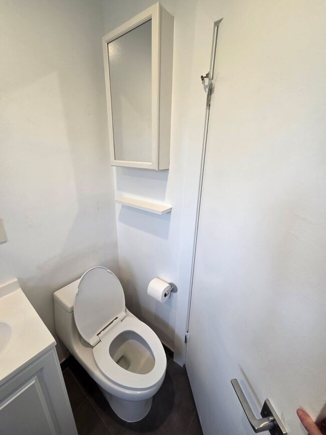 4388 Ventura Canyon Ave, Unit Unit 3 in Los Angeles, CA - Building Photo - Building Photo