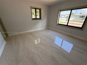 2120 SW 84th Ave in Miami, FL - Building Photo - Building Photo