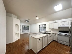 16 N 47th St in McAllen, TX - Building Photo - Building Photo