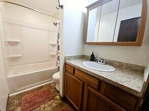 8301 Market Ave N, Unit 8303 in Canton, OH - Foto de edificio - Building Photo