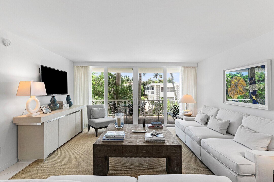 227 Australian Ave in Palm Beach, FL - Building Photo