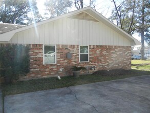 1302 S Frazier St in Conroe, TX - Building Photo - Building Photo