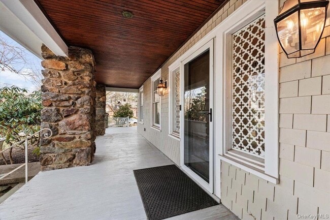 47 Greenacres Ave in Scarsdale, NY - Building Photo - Building Photo