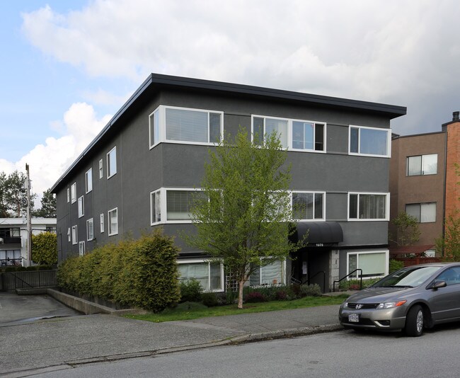 1075 W 13th Ave in Vancouver, BC - Building Photo - Primary Photo