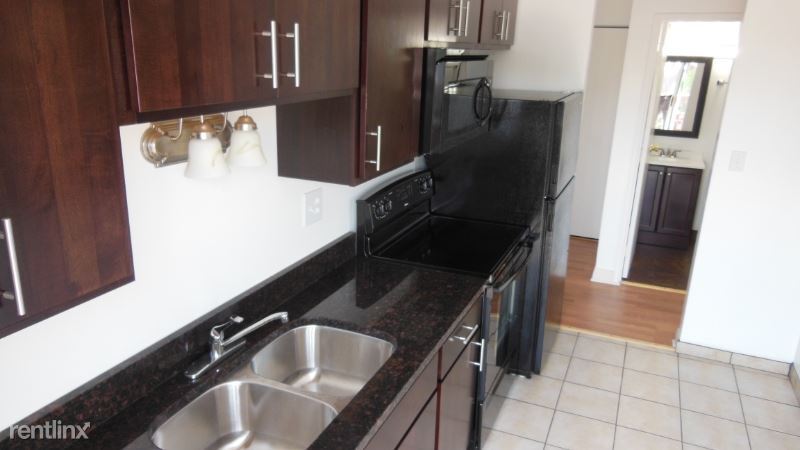 1851 N Green Ln N in Palatine, IL - Building Photo